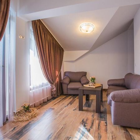 Къща За Гости Бабуч Dobriniște Exterior foto