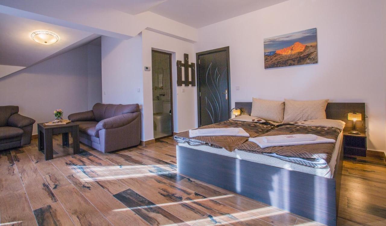 Къща За Гости Бабуч Dobriniște Exterior foto