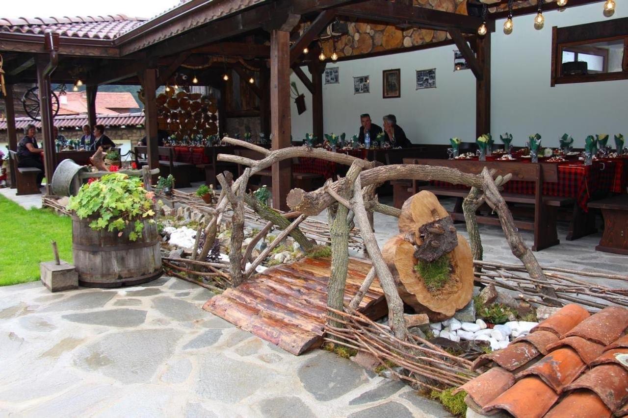 Къща За Гости Бабуч Dobriniște Exterior foto